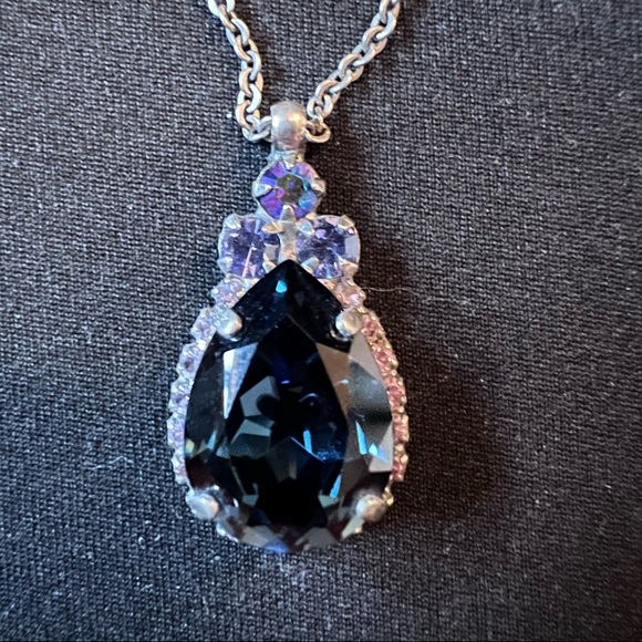 NIQUEA.D Blue Teardrop Crystal Pendant Necklace - Picture 2 of 6